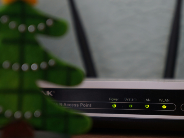 Read more about the article Jak zaplanować Wi-Fi w domu, żeby działało zawsze i wszędzie? Poradnik inwestora.
